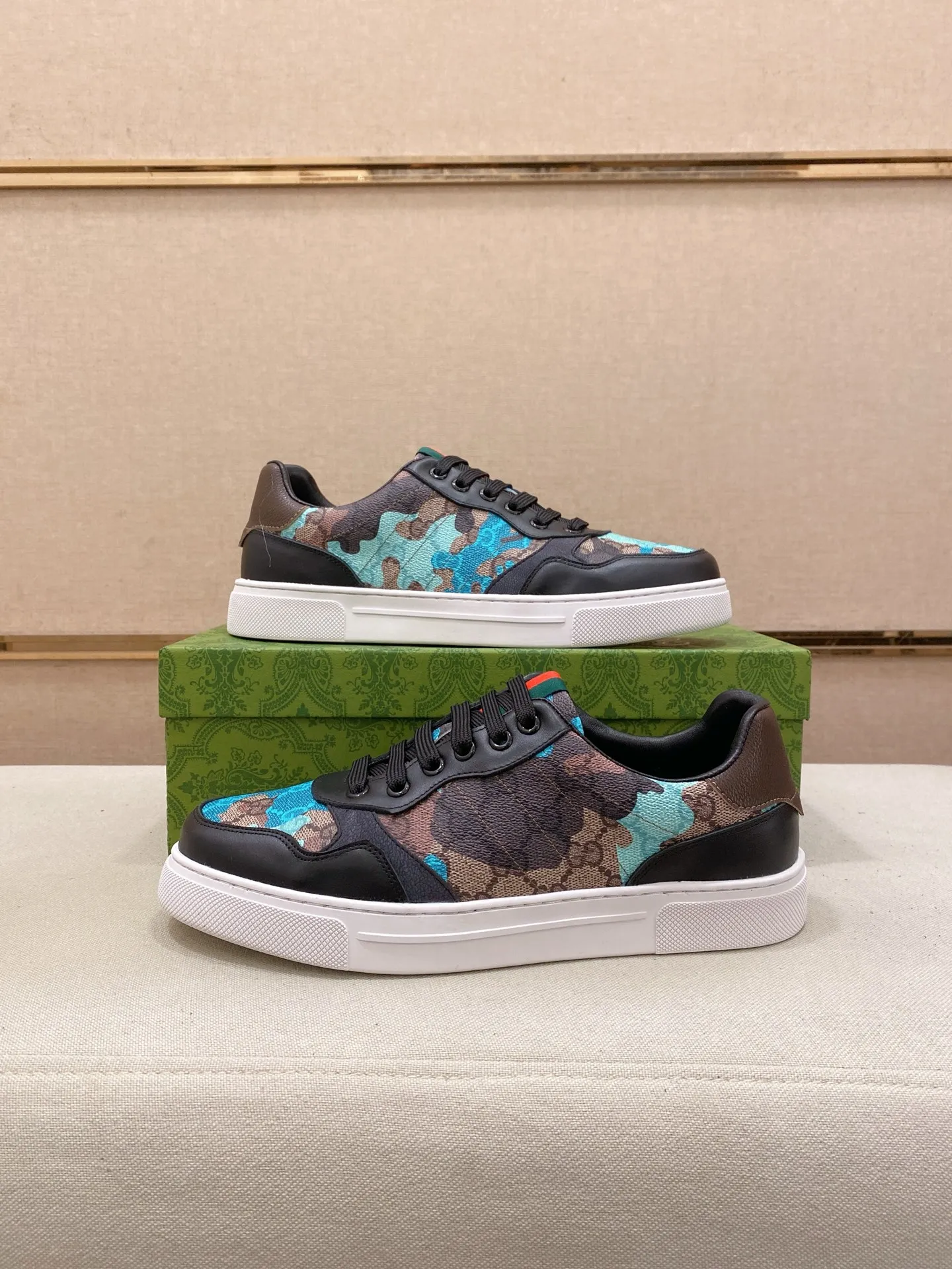 Ex-factory price 380💰【Gucci】Gucci men’s latest series of casual shoes! The official website is built 1:1. The upper is made of imported high-quality cowhide, and the lining is made of high-quality sheepskin, which is soft and comfortable. Picky selection of materials and exquisite workmanship give you the best enjoyment. Number of yards: 38-44 yards.